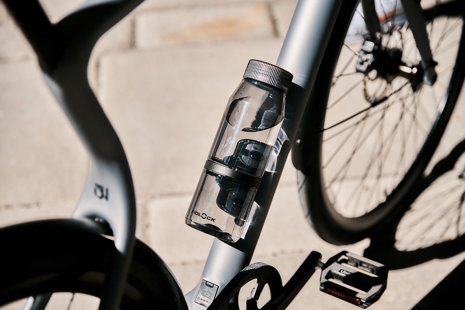 Peaty's x Fidlock Lockin Magnetic 600ml Bike Water Bottle & Mount